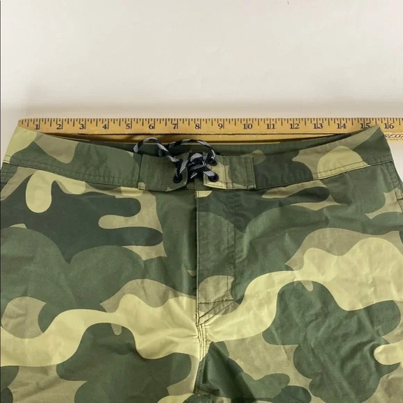 Holden Green Camouflage swim Shorts Men’s Size 30
